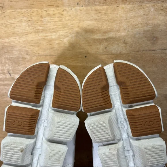 On Cloud REFLECTIVE Womens Size 7.5 Running Shoes Sneakers White Sand Gum - Picture 8 of 11